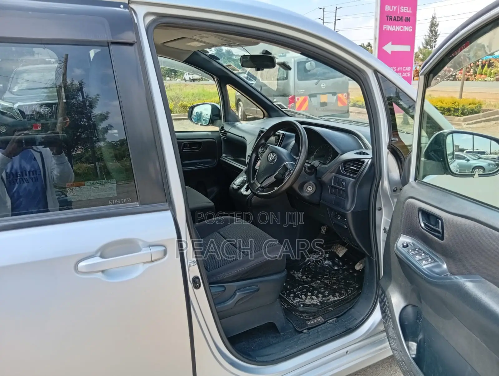 Toyota Noah 2014 Silver