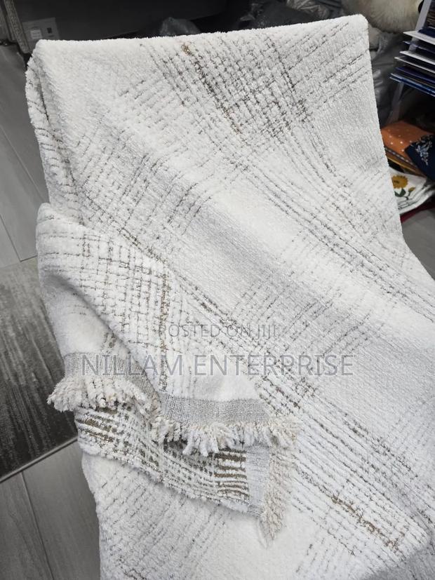 Premium Quality Throw Blankets* - thumbnail 2
