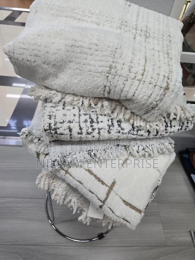 Premium Quality Throw Blankets* - thumbnail 3