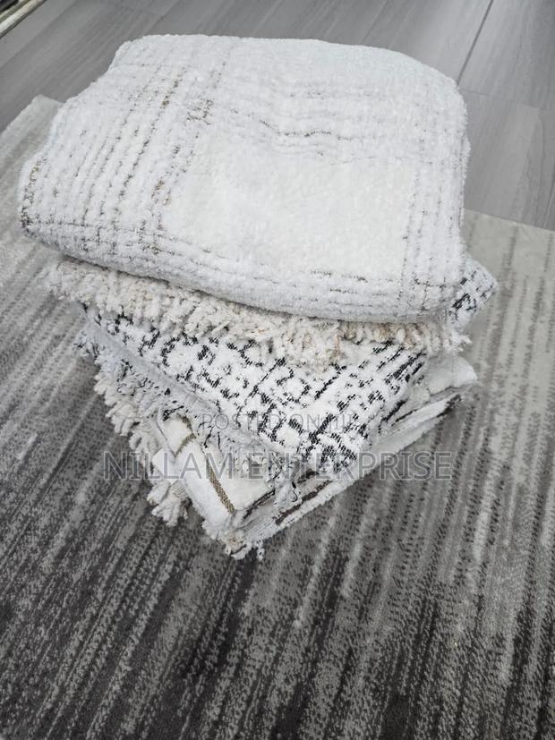 Premium Quality Throw Blankets* - thumbnail 4