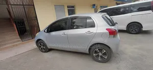 Toyota Vitz 2014 Silver