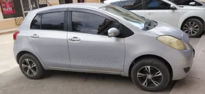 Toyota Vitz 2014 Silver