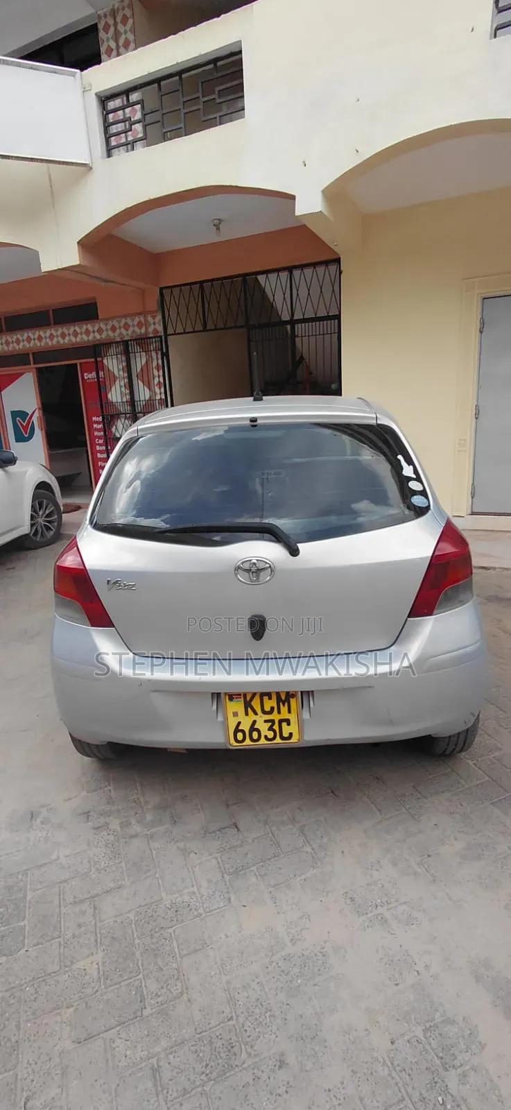 Toyota Vitz 2014 Silver