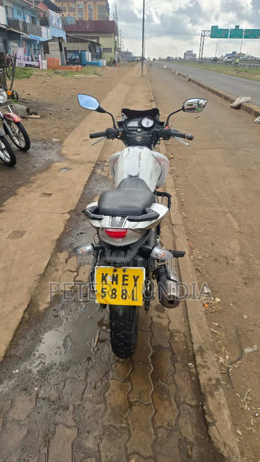 TVS Apache 180 RTR 2018 White