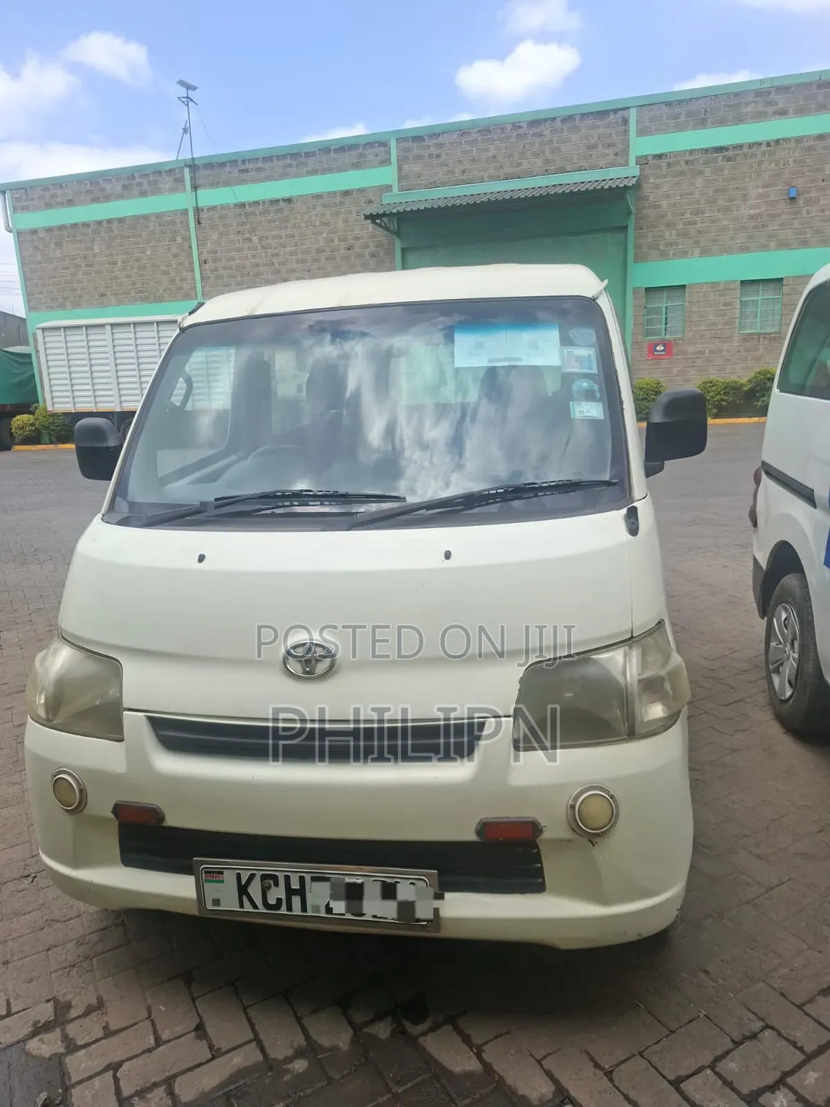 Toyota HiAce 2011 White