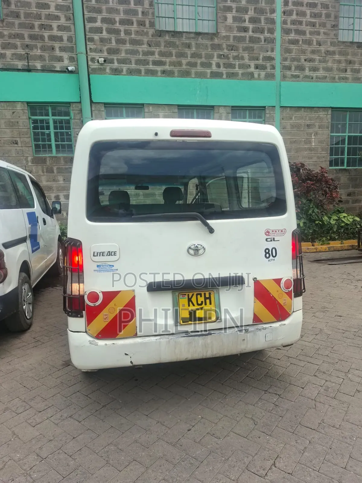 Toyota HiAce 2011 White