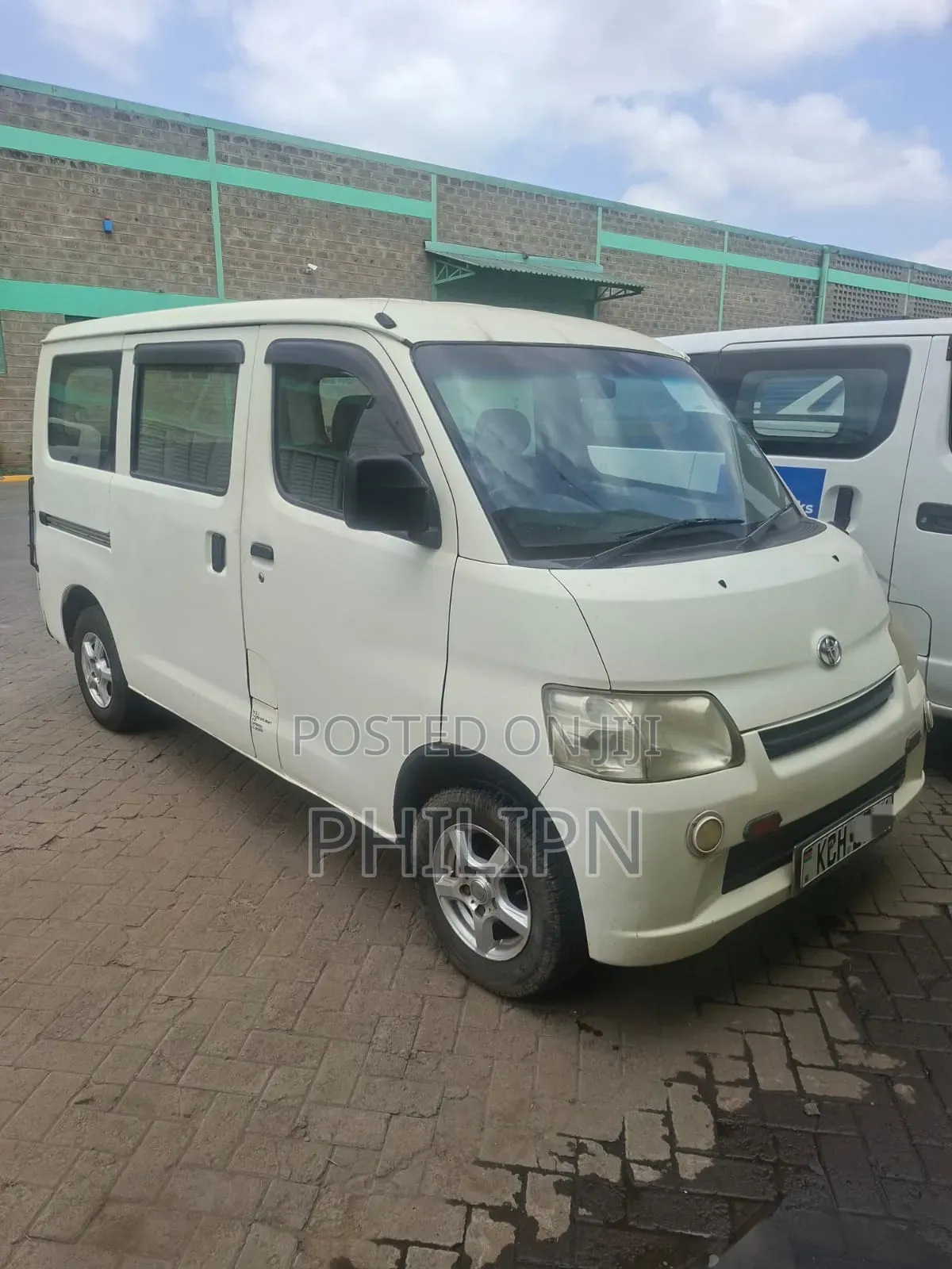 Toyota HiAce 2011 White