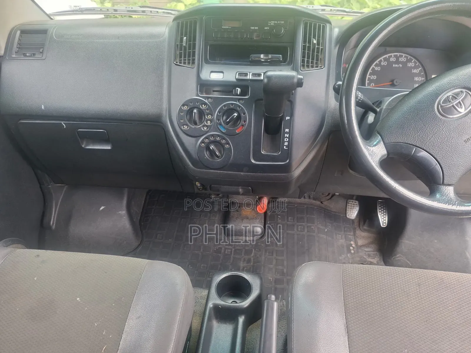 Toyota HiAce 2011 White