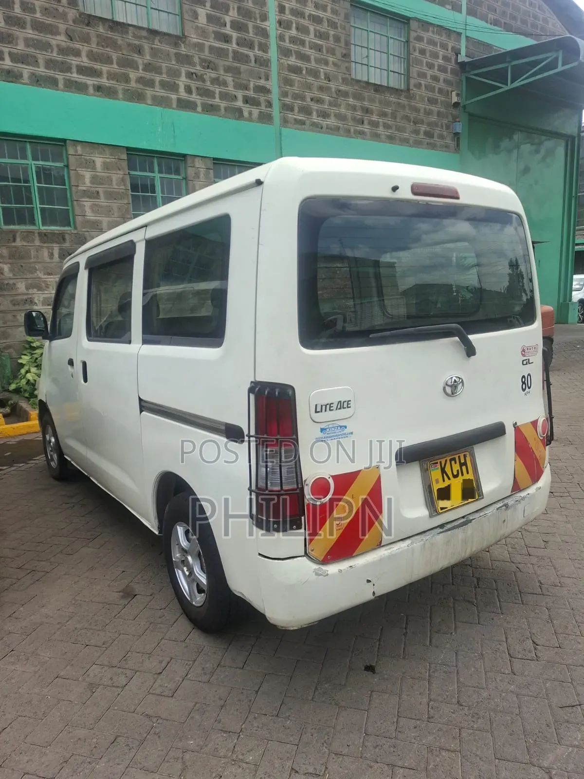 Toyota HiAce 2011 White