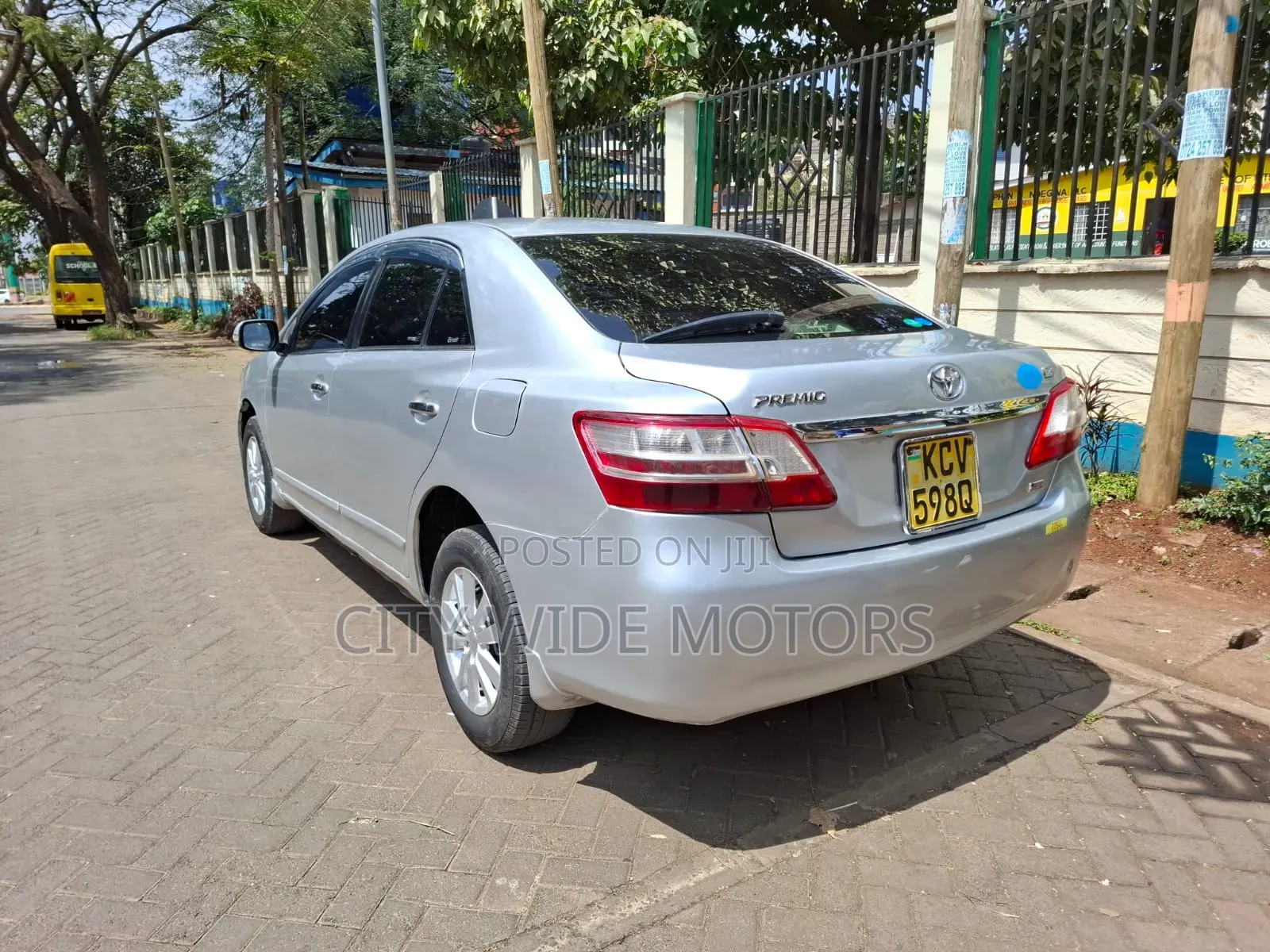 Toyota Premio 2012 Silver