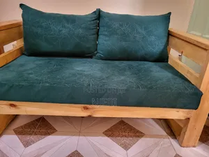 Emerald Green Pallet-Style Two-Seater Sofa/Couch
