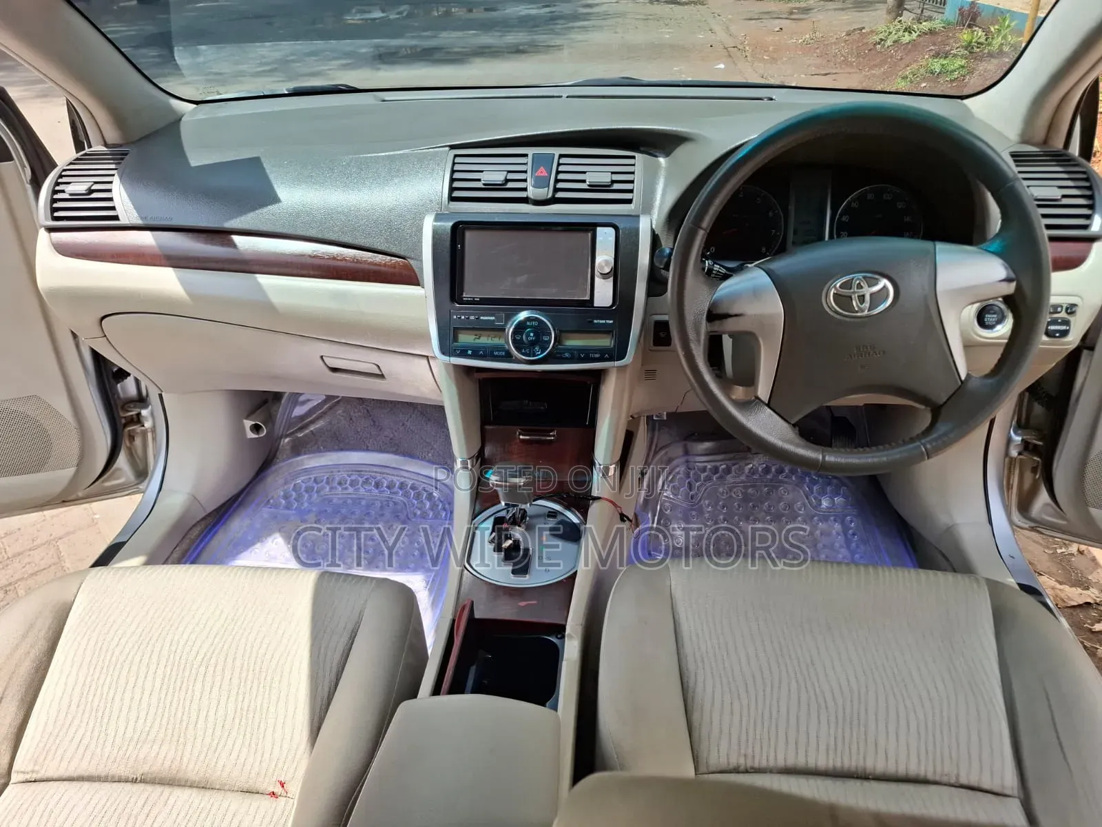 Toyota Premio 2012 Silver
