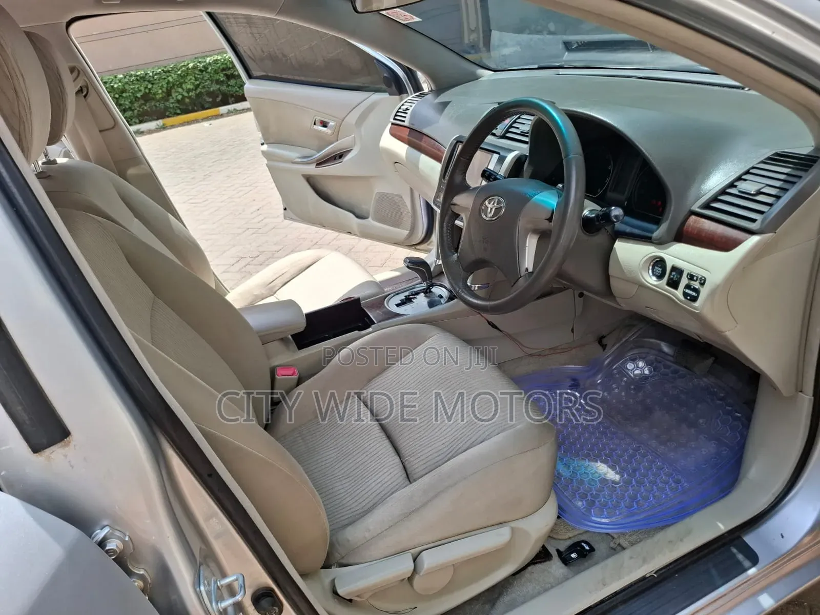 Toyota Premio 2012 Silver
