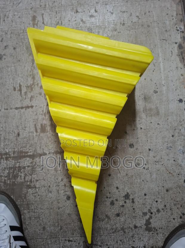 Plastic Wheel Chocks For Truck - thumbnail 2