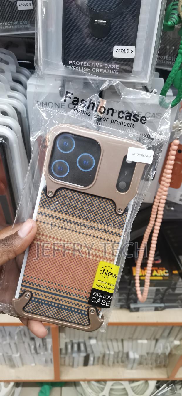 iPhone 17 Pro Max Retro Woven Plaid Gold-Accented Cover - thumbnail 2