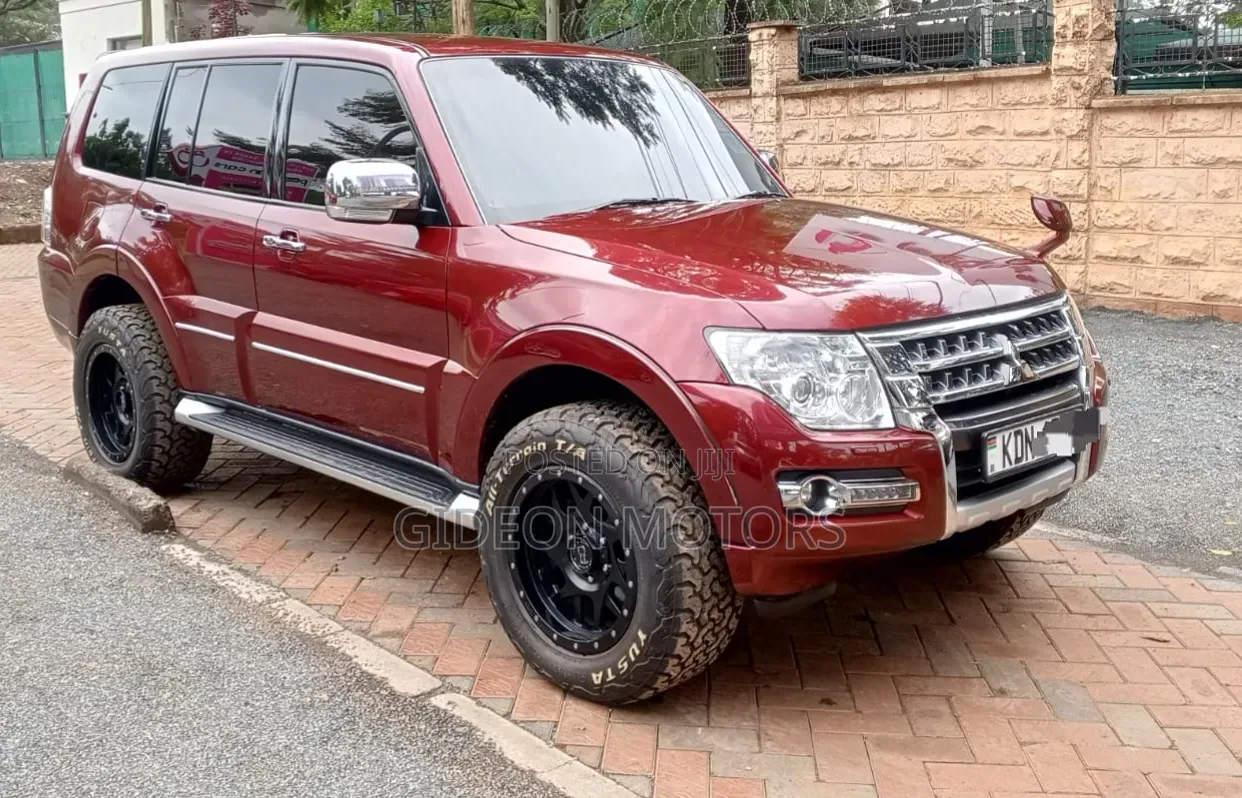 Mitsubishi Pajero 2015 Red
