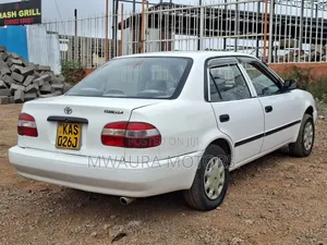 Toyota Corolla 1999 White