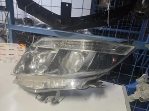 Noah 2015 Xenon Headlight