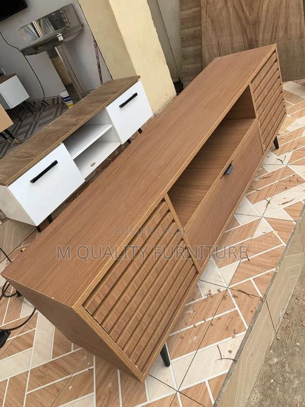 Luxury Wood Finish Tv Stands