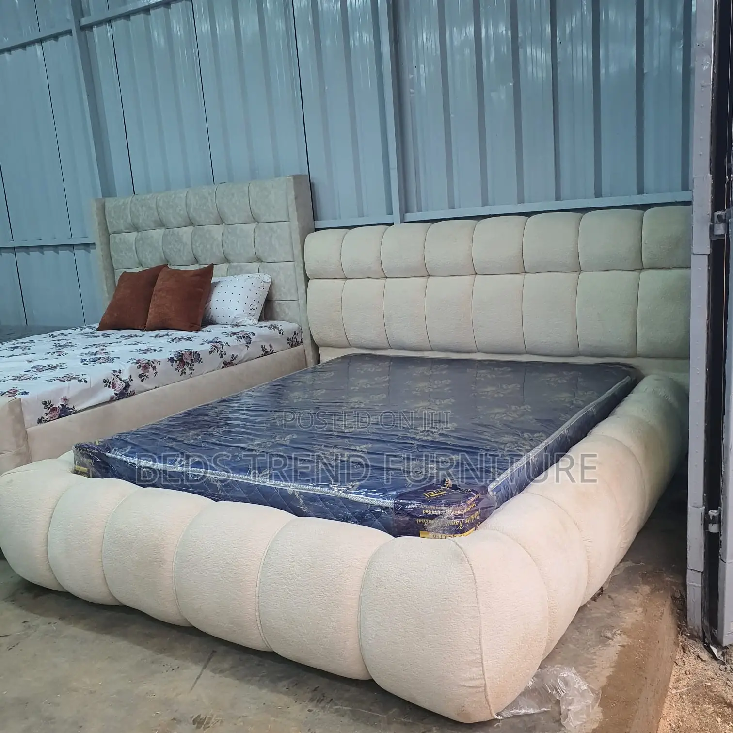 5 by 6 Bubble Bed With Tufted Headboard
