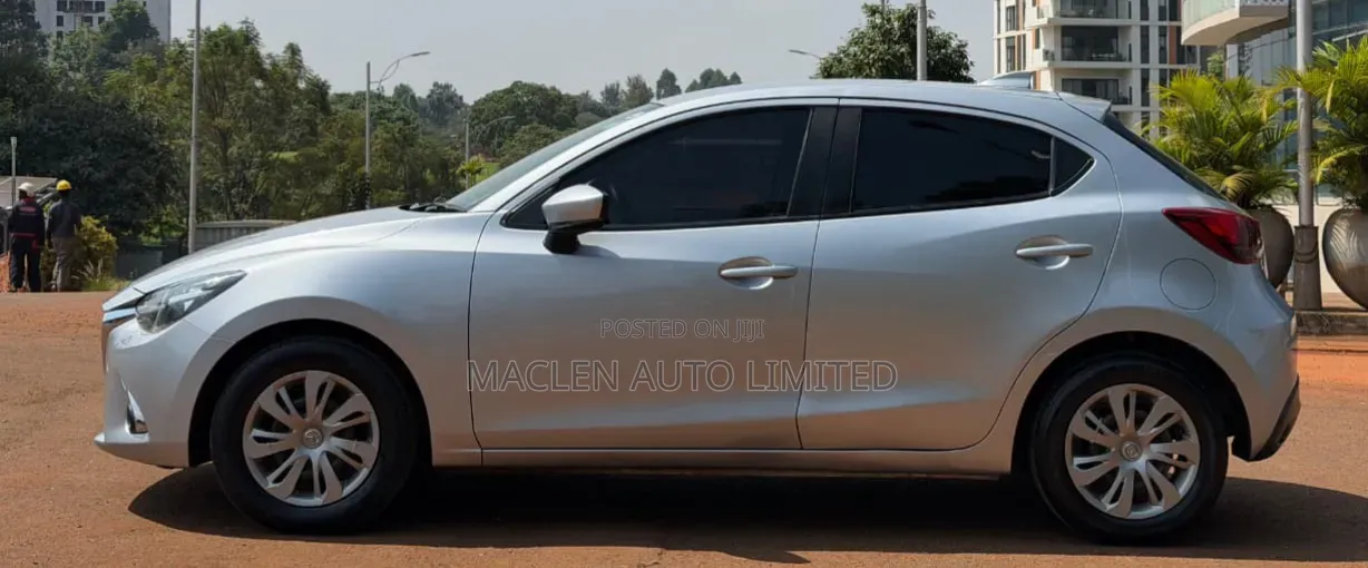 Mazda Demio 2017 Silver