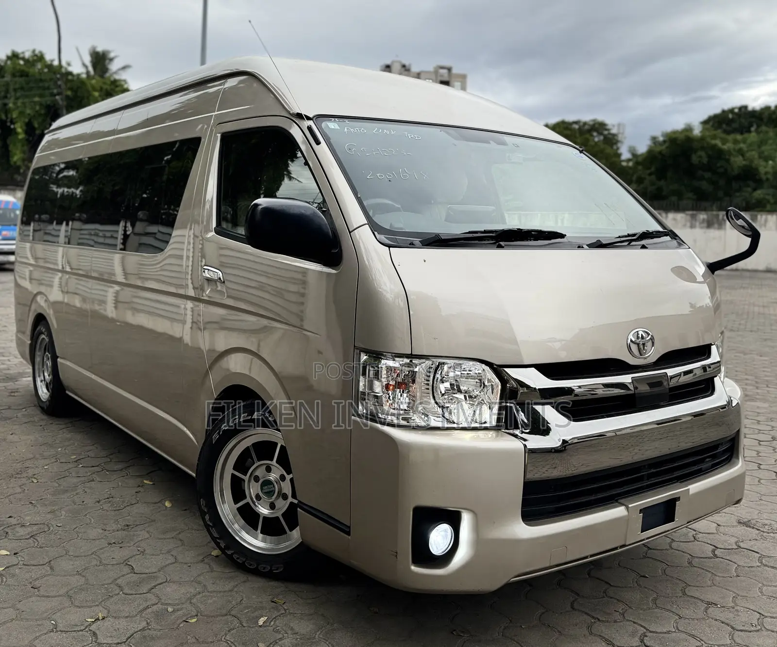Toyota HiAce 2019 Gold