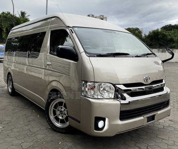 Toyota HiAce 2019 Gold