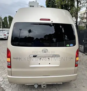 Toyota HiAce 2019 Gold