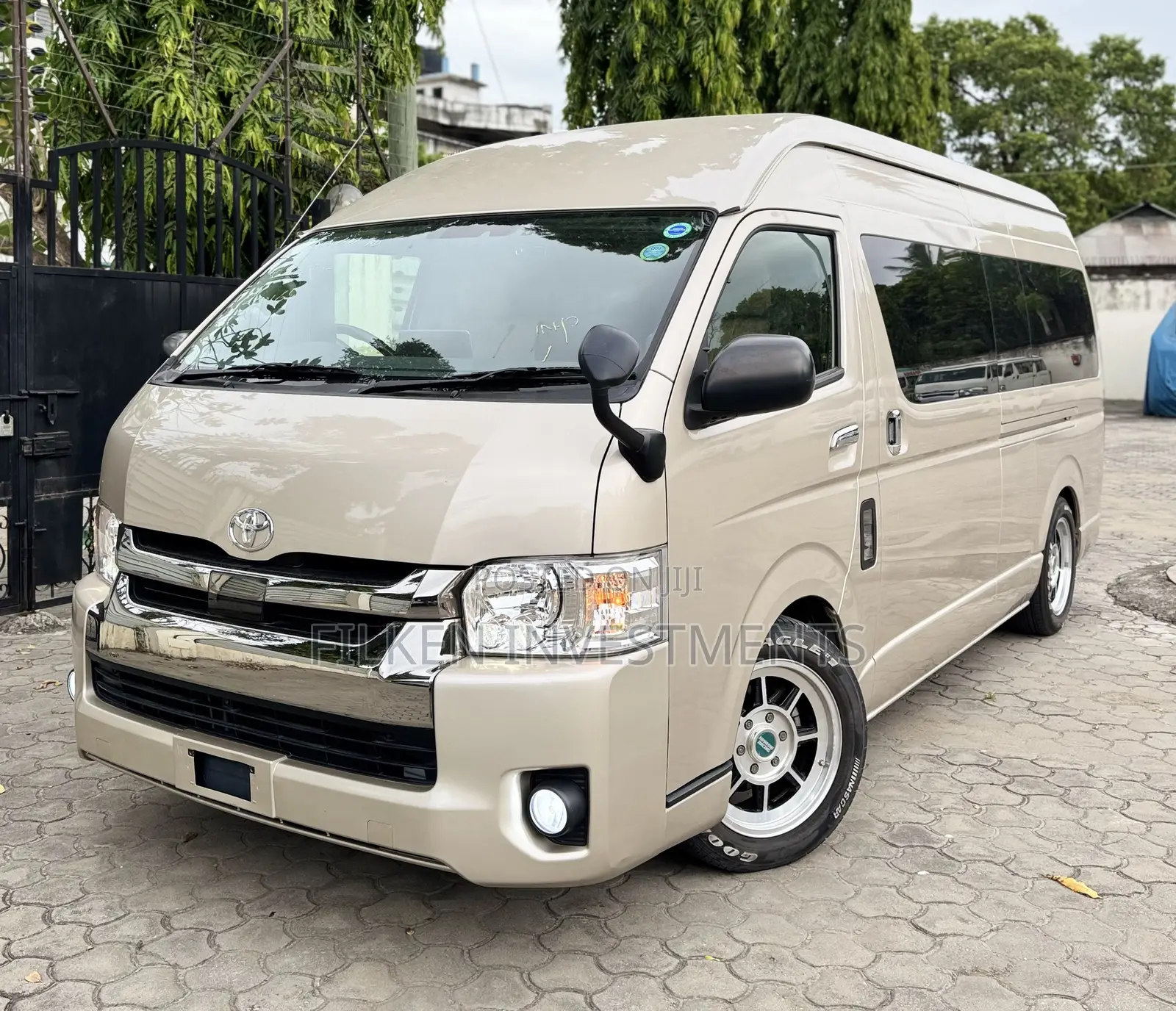 Toyota HiAce 2019 Gold