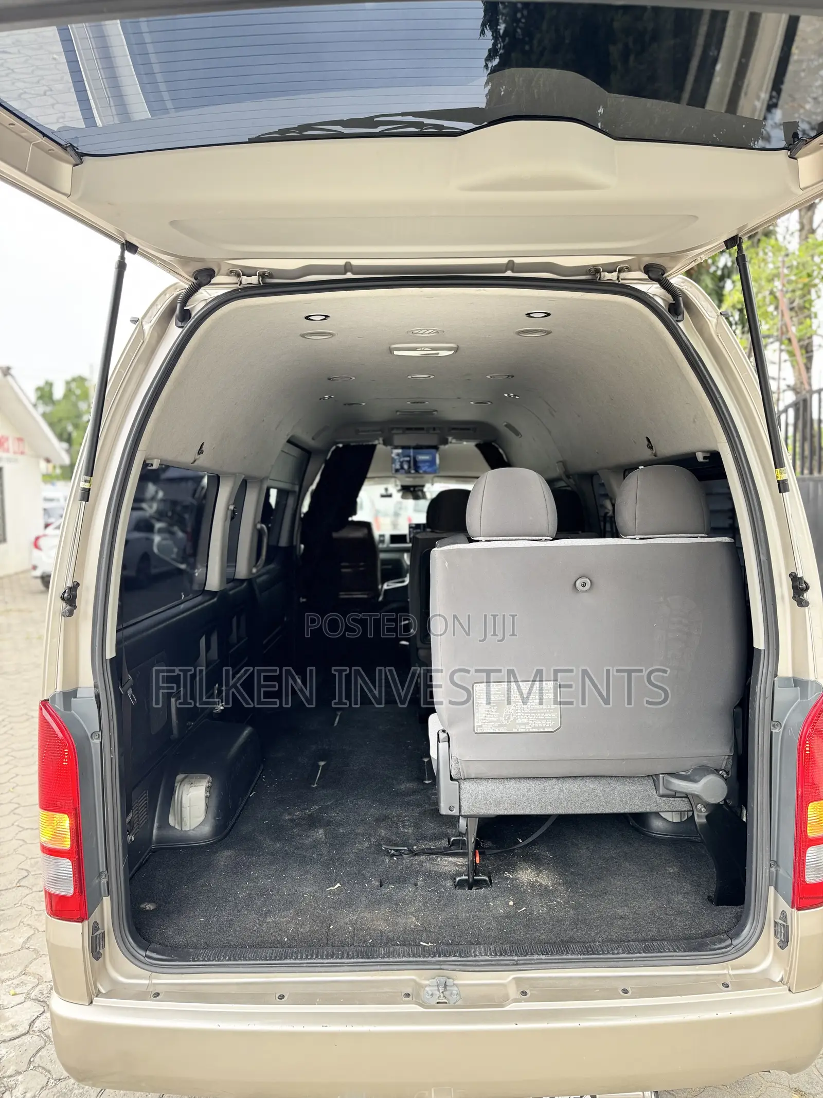 Toyota HiAce 2019 Gold