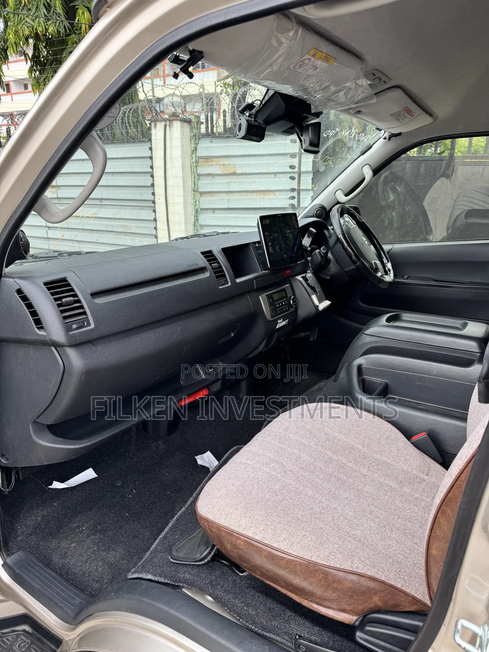 Toyota HiAce 2019 Gold
