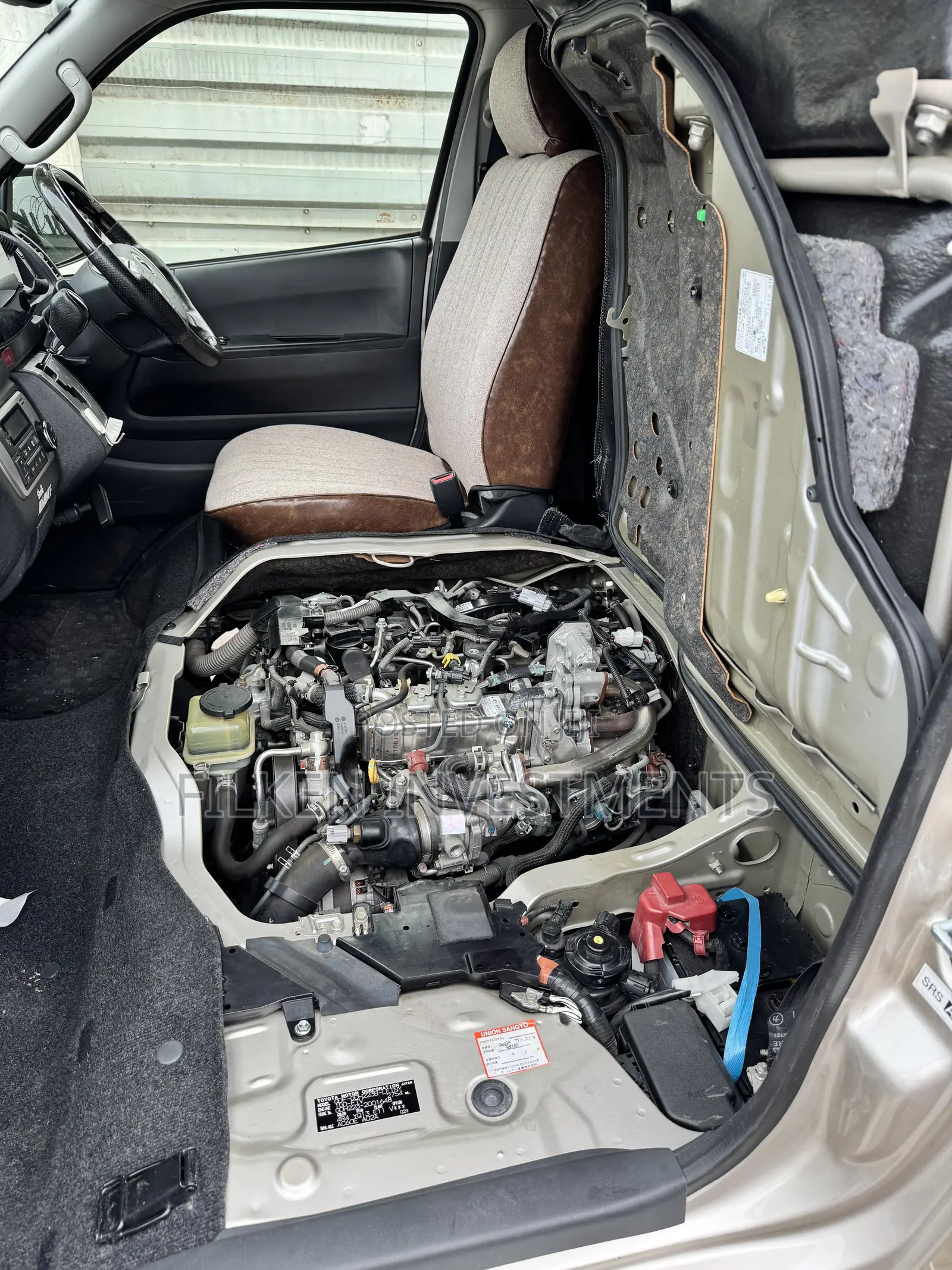 Toyota HiAce 2019 Gold