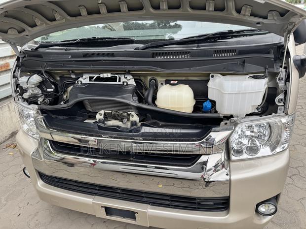 Toyota HiAce 2019 Gold - thumbnail 15