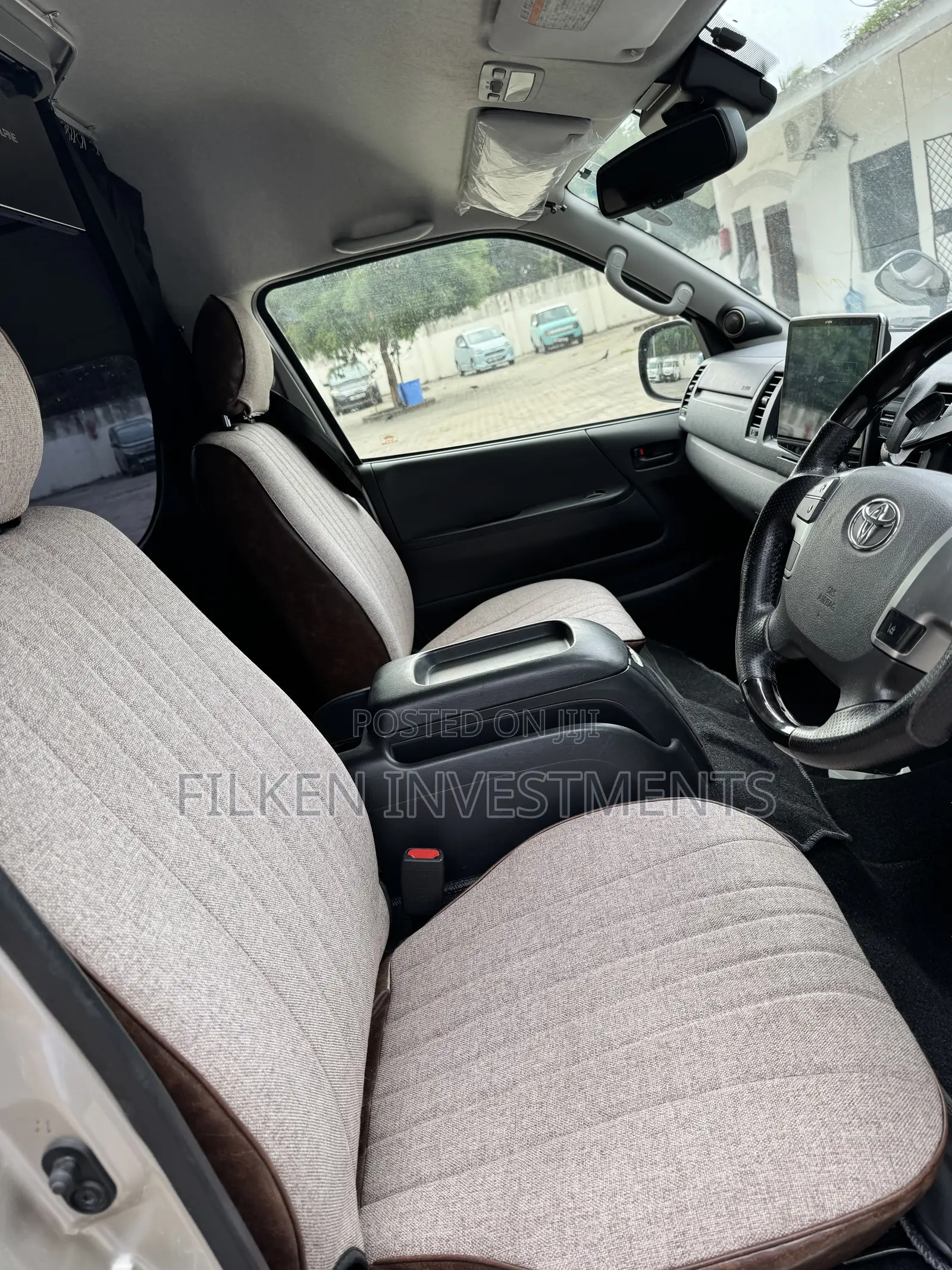 Toyota HiAce 2019 Gold