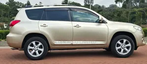 Toyota Vanguard 2011 Gold
