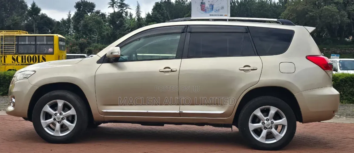 Toyota Vanguard 2011 Gold