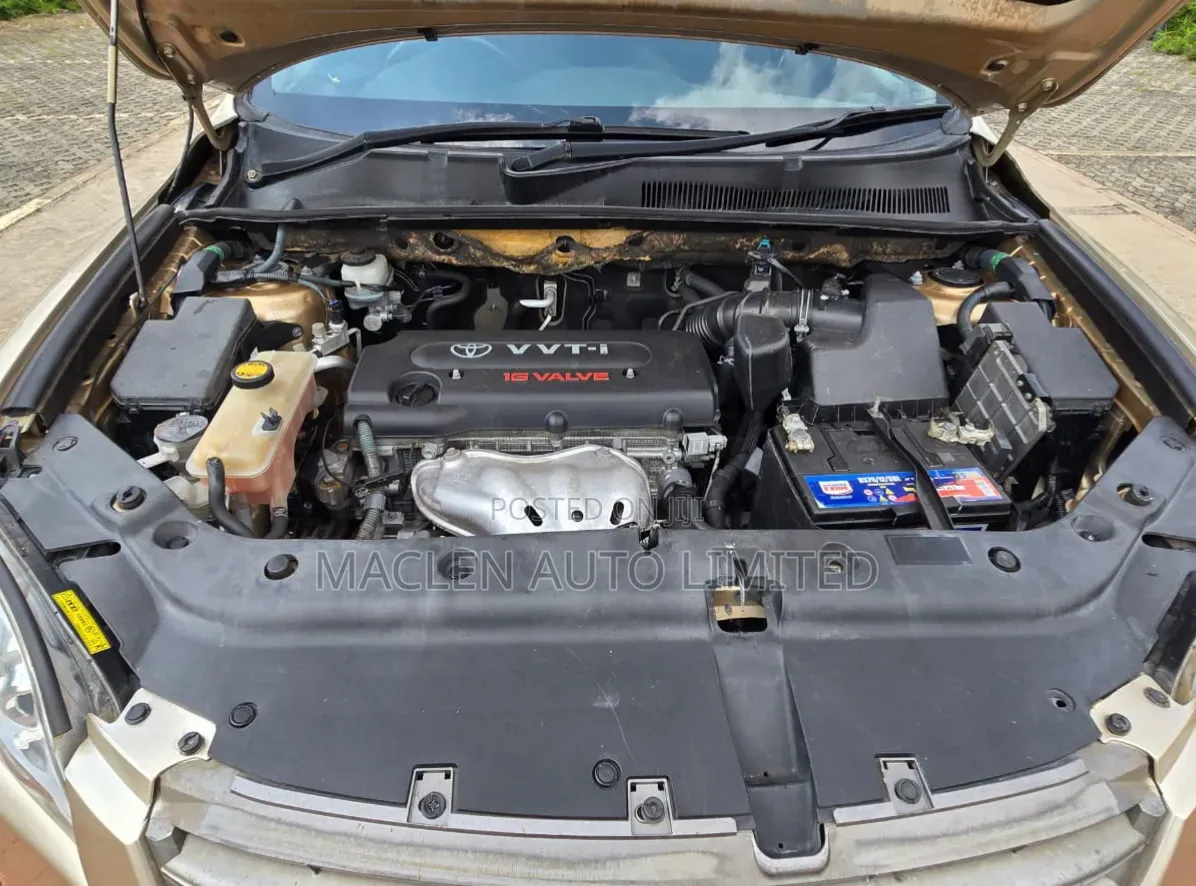 Toyota Vanguard 2011 Gold