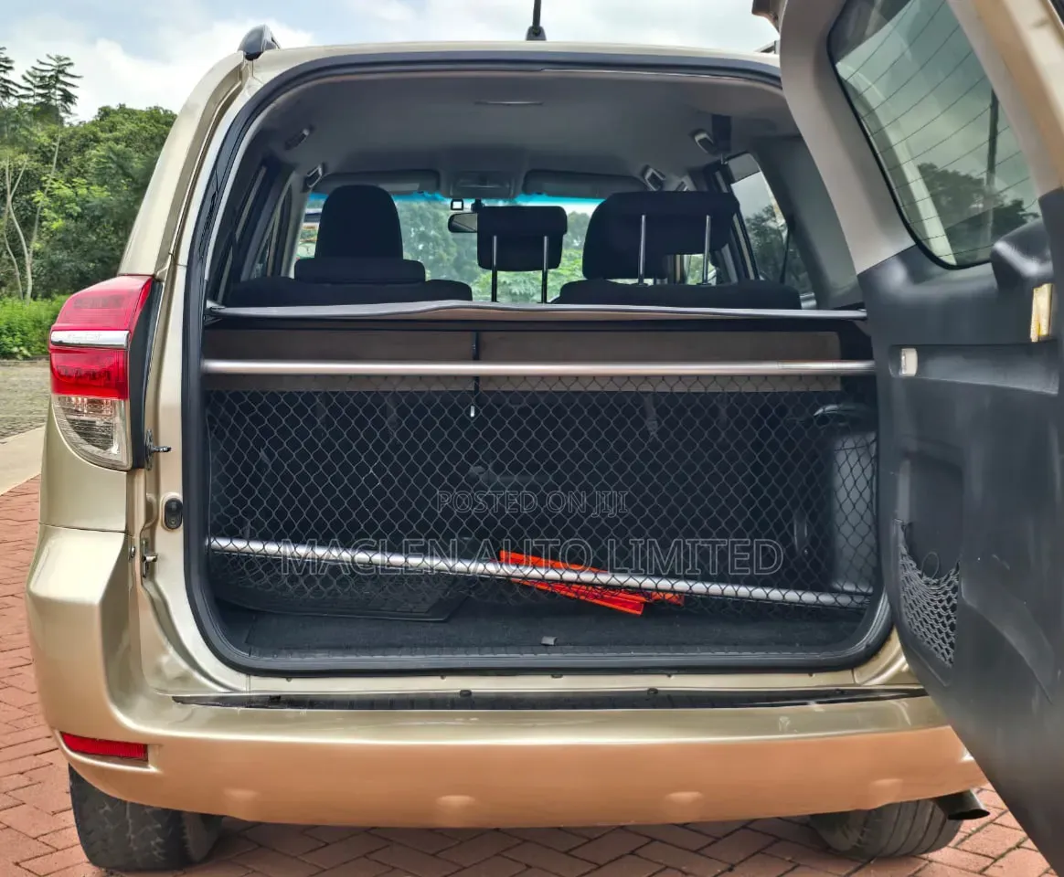 Toyota Vanguard 2011 Gold
