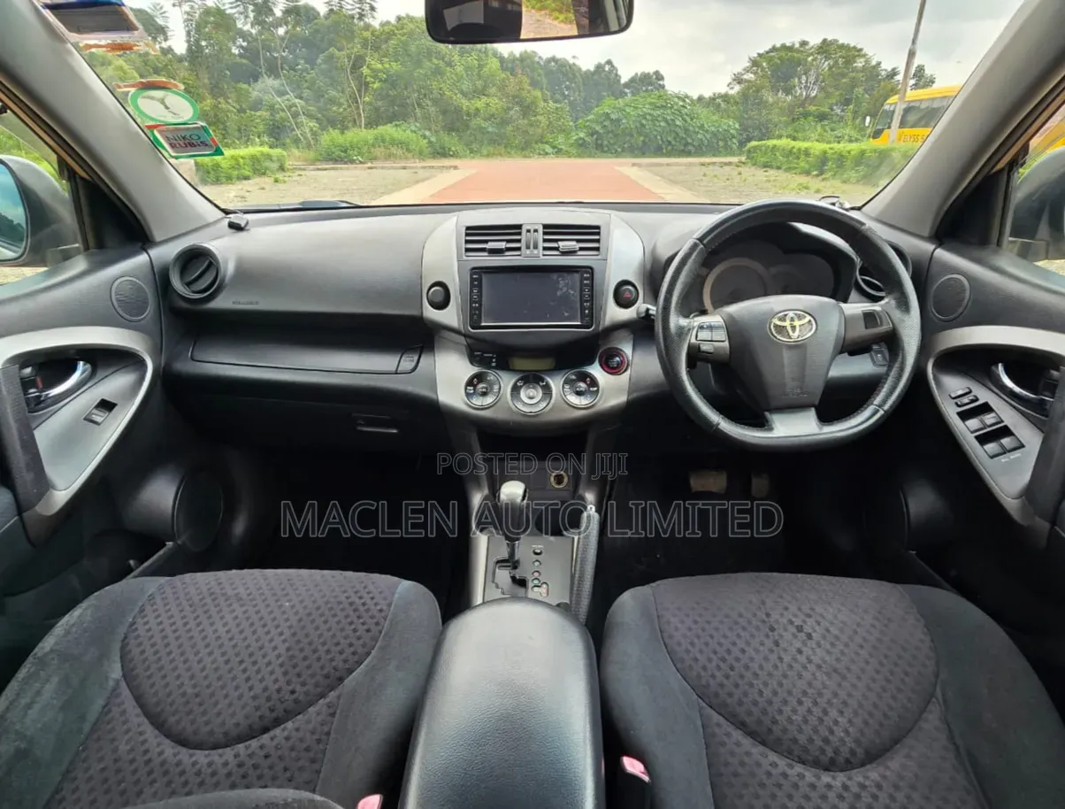 Toyota Vanguard 2011 Gold