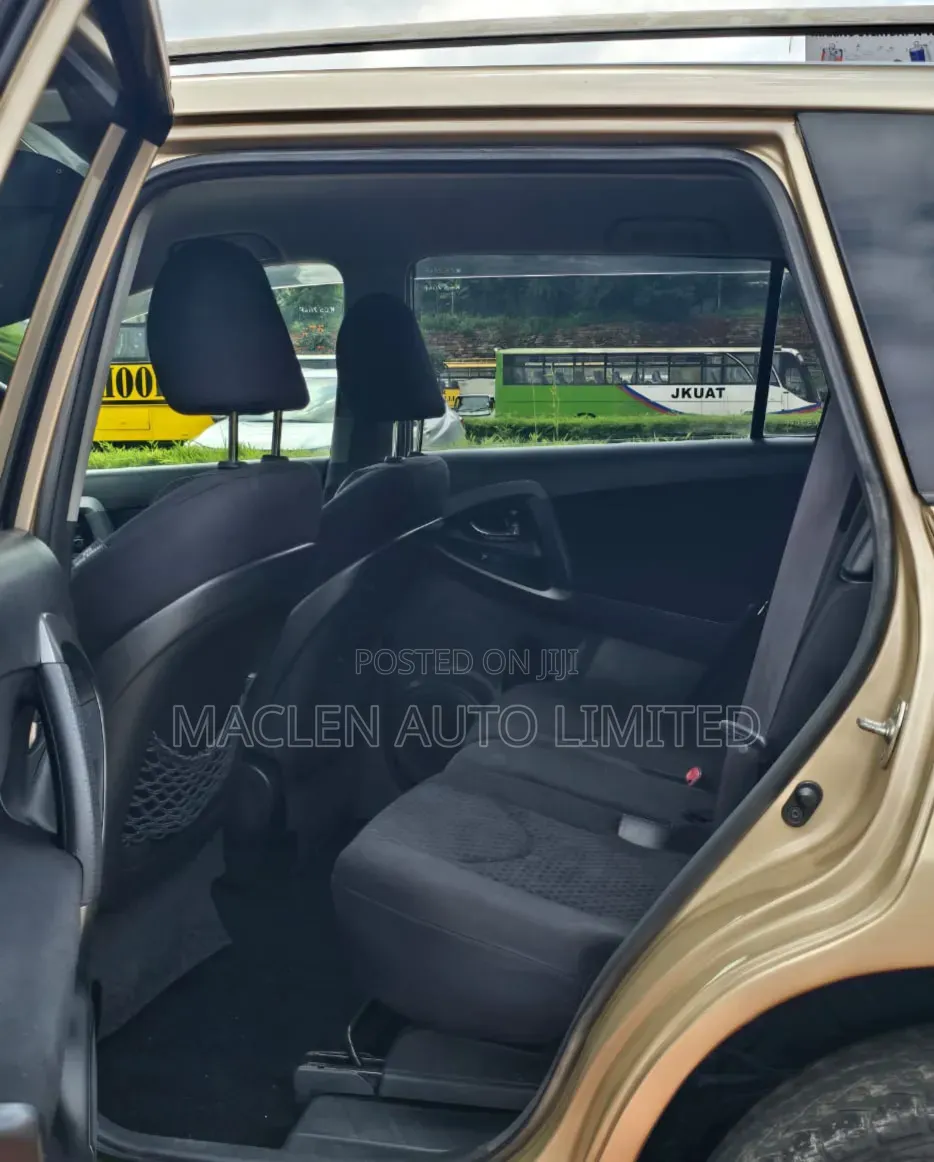 Toyota Vanguard 2011 Gold