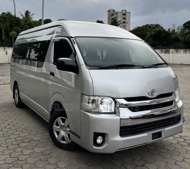 Toyota HiAce 2019 Silver
