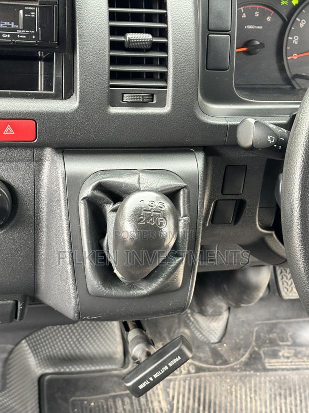 Toyota HiAce 2019 Silver - thumbnail 6