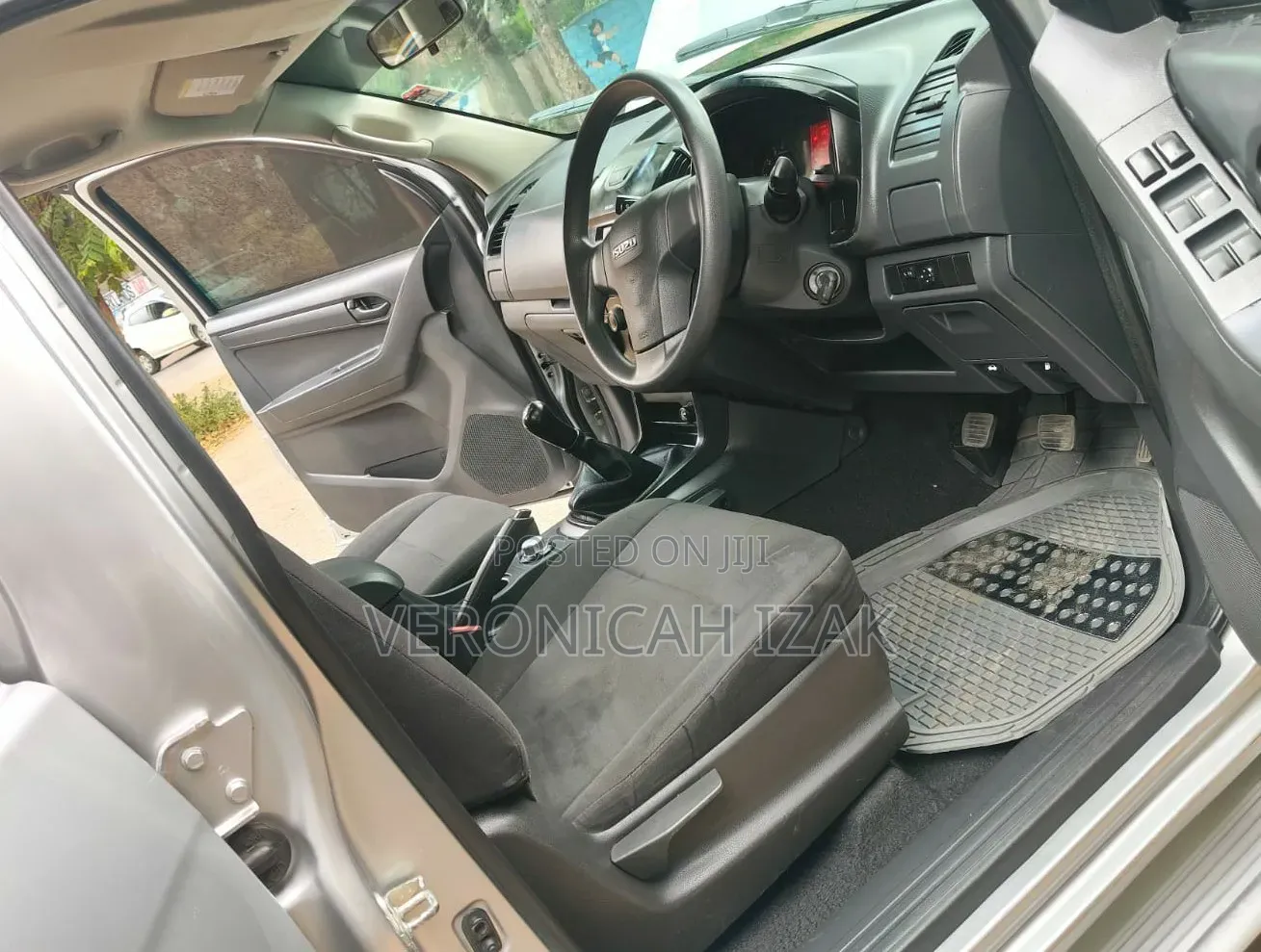 Isuzu D-MAX 2024 Silver