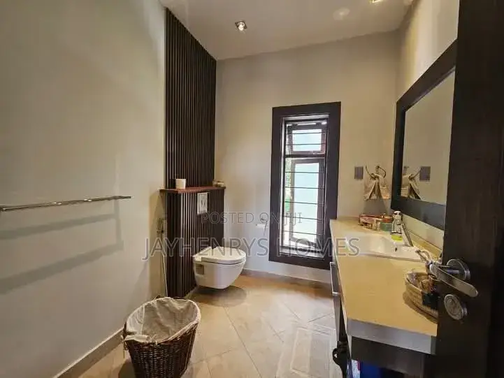 9bdrm House in Muthangari for sale