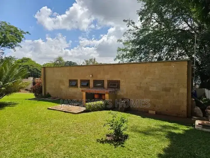 9bdrm House in Muthangari for sale