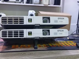 Epson Eb-1771w Wxga Projector – Bright, Portable Business Ready