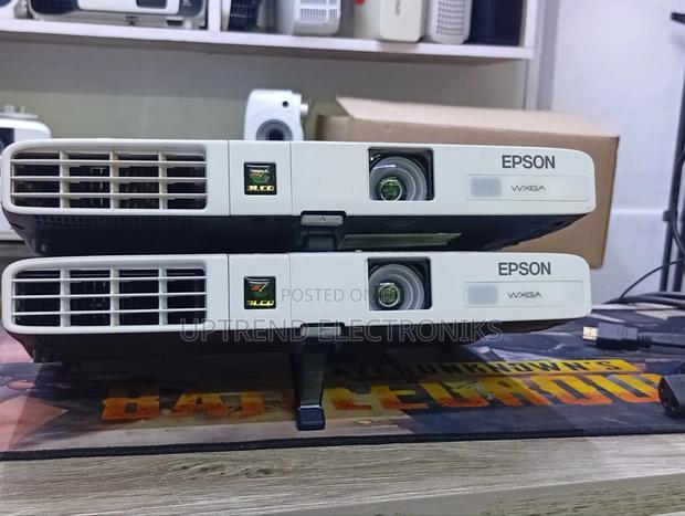Epson Eb-1771w Wxga Projector – Bright, Portable Business Ready
