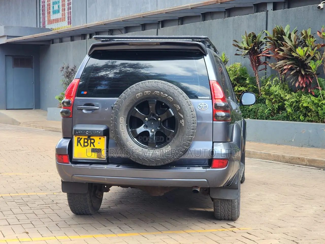 Toyota Land Cruiser 2005 Gray