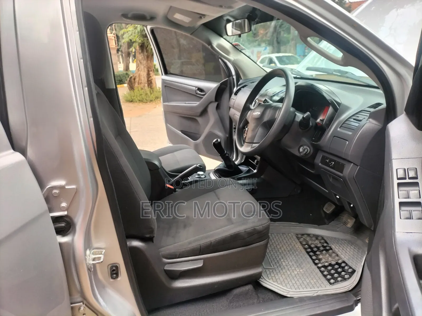 Isuzu D-MAX 2022 Silver