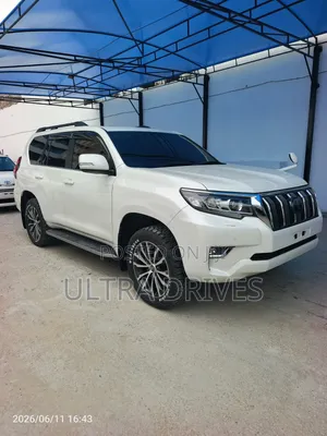 Toyota Land Cruiser Prado 2017 White